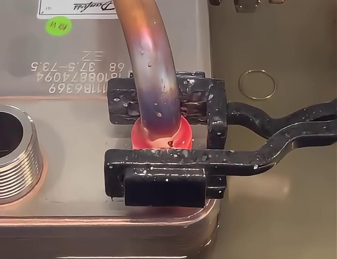 手持式高頻焊機，它在散熱器銅鋁焊接領域表現出色
