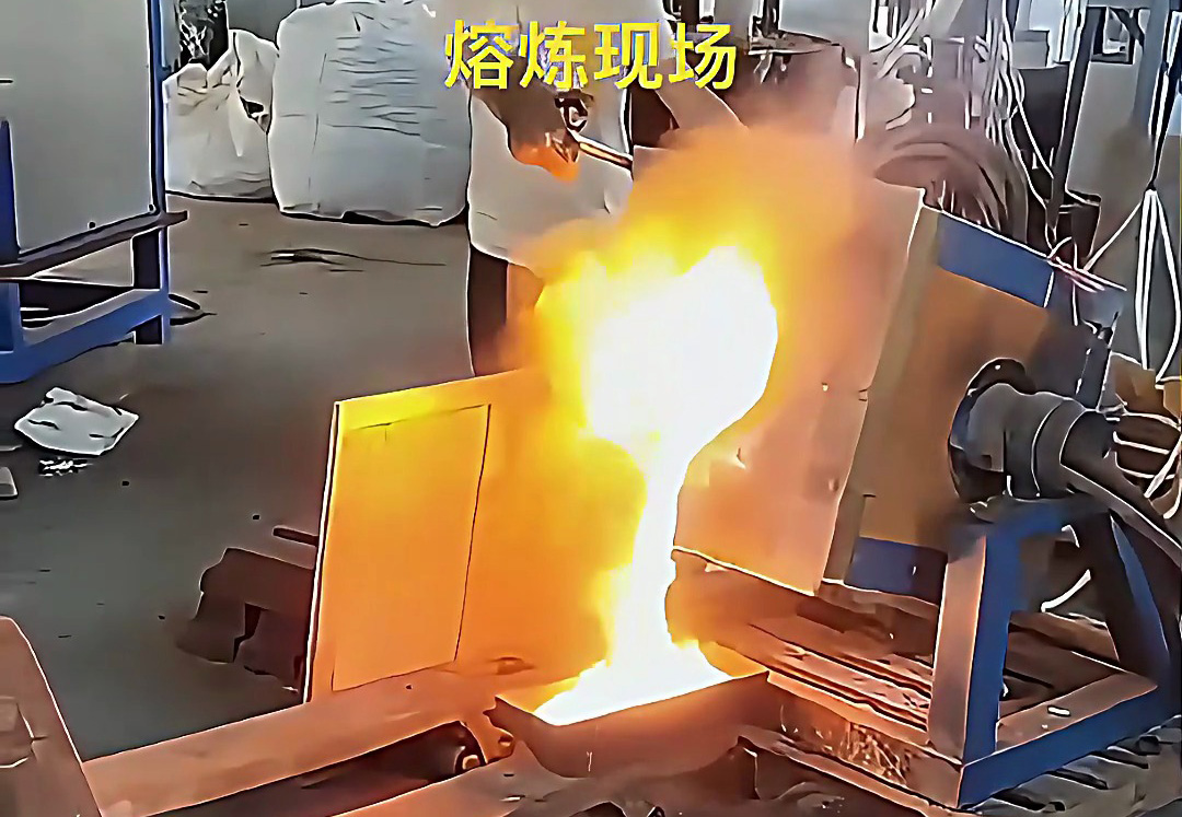 金屬加工老板必看！海瑞拓250公斤傾倒式中頻熔銅爐，銅制品熔煉高效省心