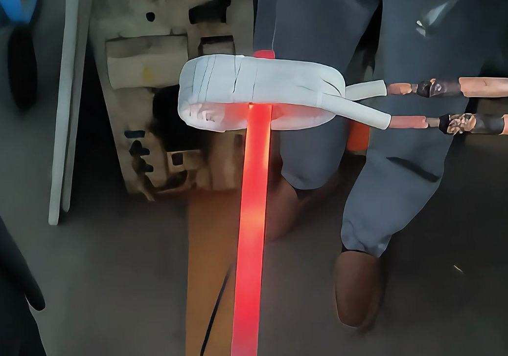 鋼帶連續退火難題克星！海瑞拓超高頻退火機，邊走邊加熱精準控溫
