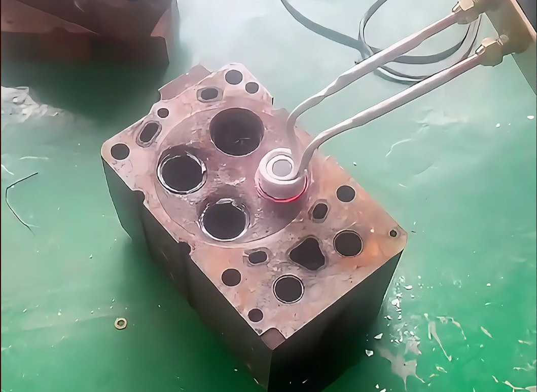 輕松拆發動機鋼圈！軟鏈接高頻加熱機操作全演示