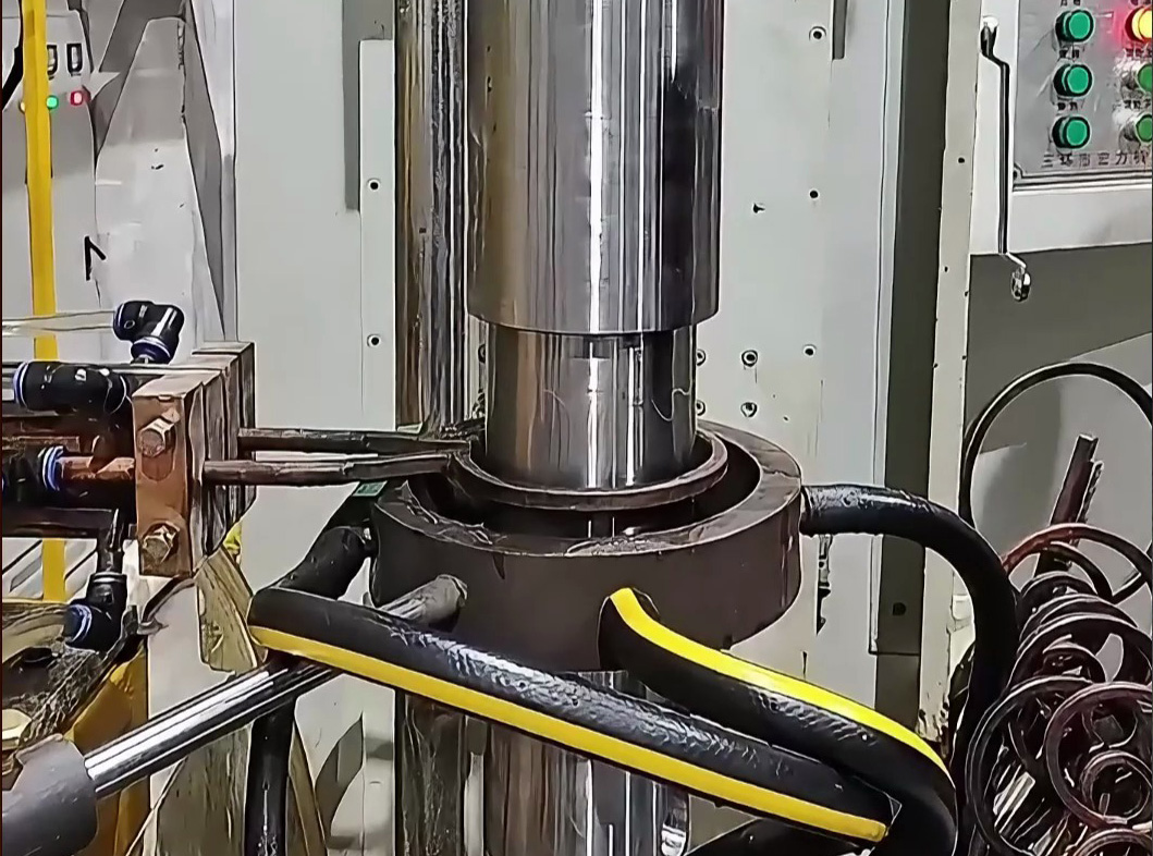 揭秘軸高頻淬火核心優勢：自動化程度高讓加工更輕松！