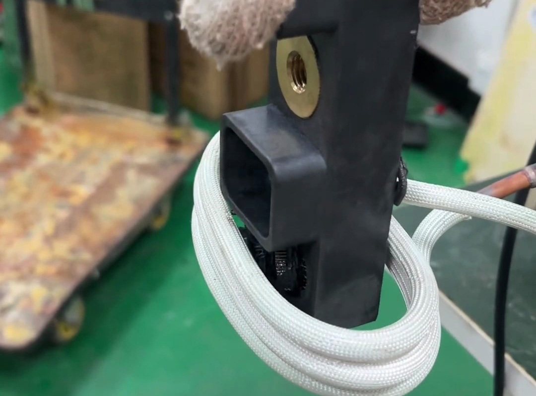  廢舊模具變廢為寶！高頻機(jī)助力銅螺絲熱拆回收大揭秘