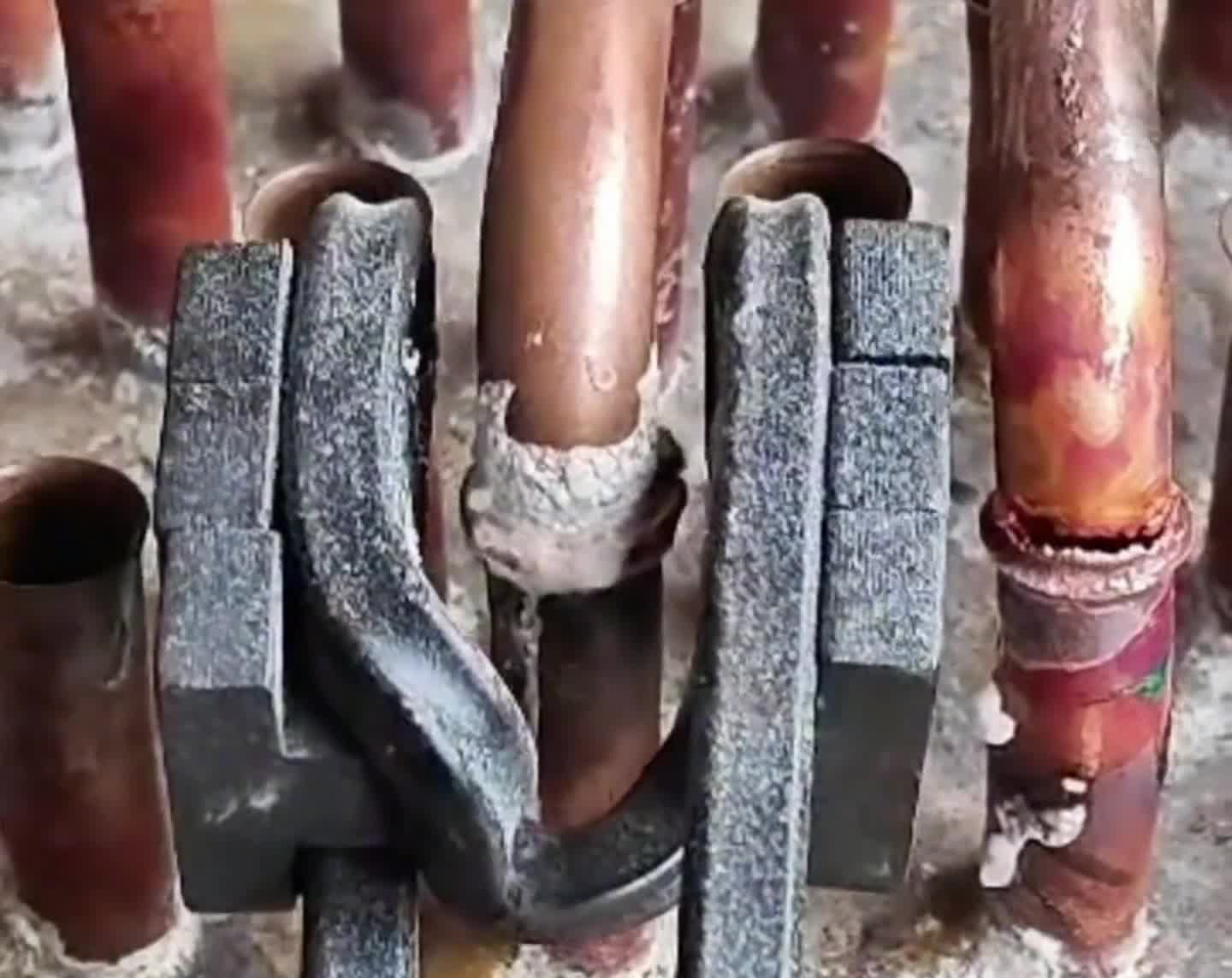 手持式高頻焊機｜冷凝器散熱器銅管彎頭釬焊兩大工藝，按需選更高效(圖2)