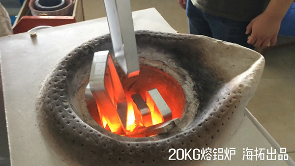 感應熔煉爐的缺點就是比煤炭爐貴