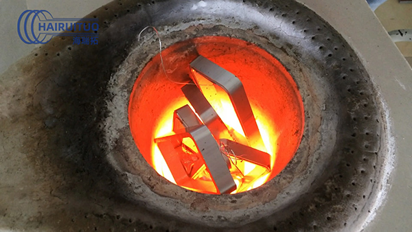 中頻感應熔煉爐廠家 中頻感應熔煉爐-IGBT中頻電源具有低功耗、高可靠性等特點(圖3)