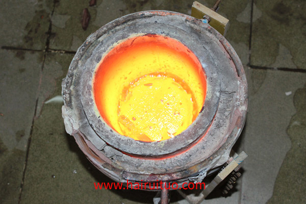中頻熔煉爐打樣 節(jié)能IGBT中頻熔煉爐安全操作注意事項(xiàng)(圖1)